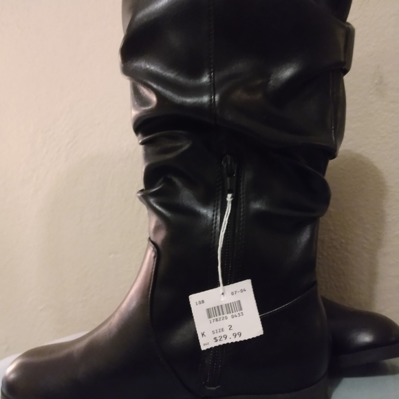 GIRLS BLACK LEATHER BOOTS NWT - Picture 2 of 3